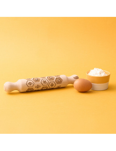 Mattarello in legno con decorazione a rilievo